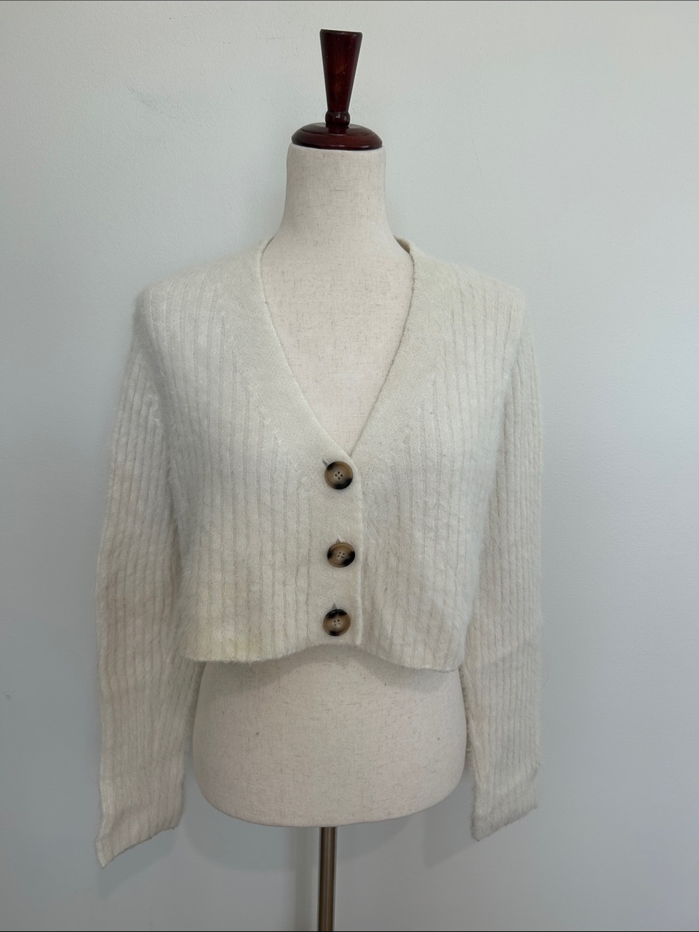 Victoria + Sophie Cropped Cream V-Neck Button Cardigan Sweater Size Small